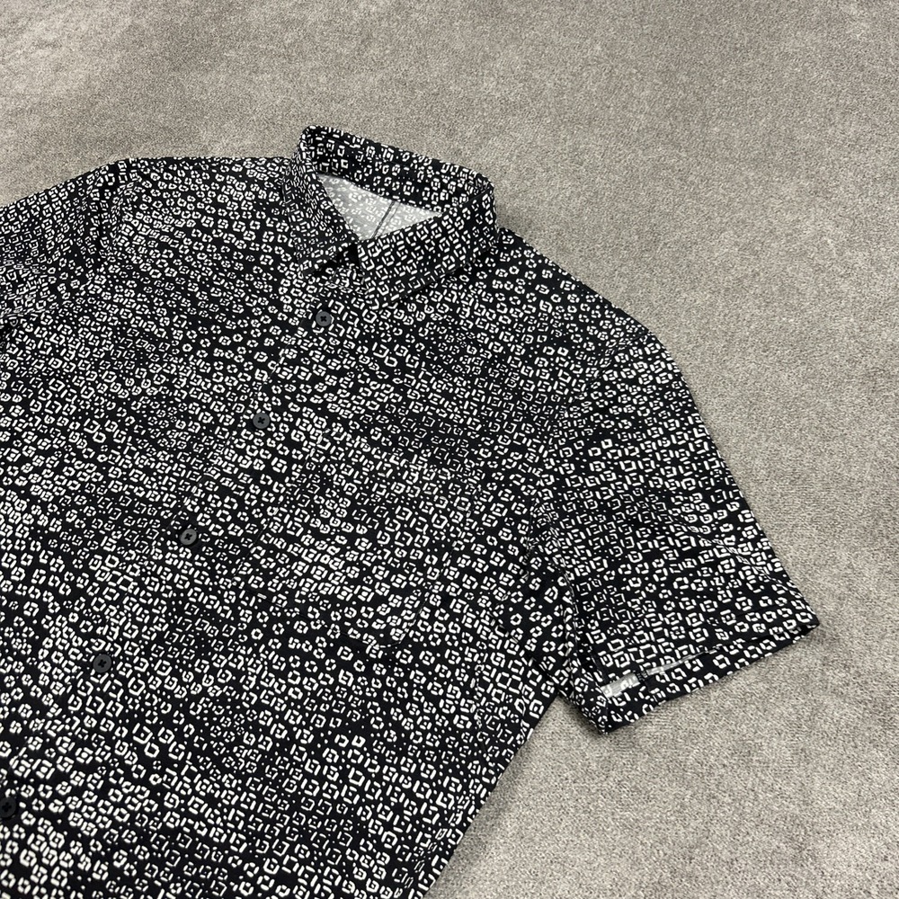 Lululemon Shirt Mens M Black Abstract Button Up Short Sleeve Stretch Athletic